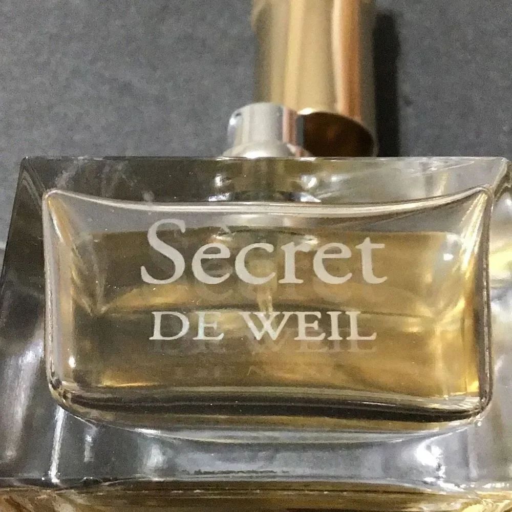 Secret De Weil 1.7 ounce half full - Picture 2 of 3